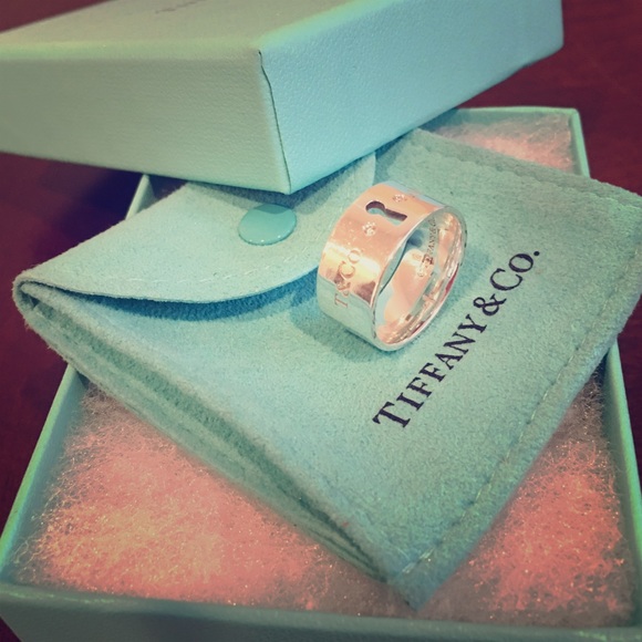 NEW PRICE Tiffany & Co. key hole ring. Size 7.