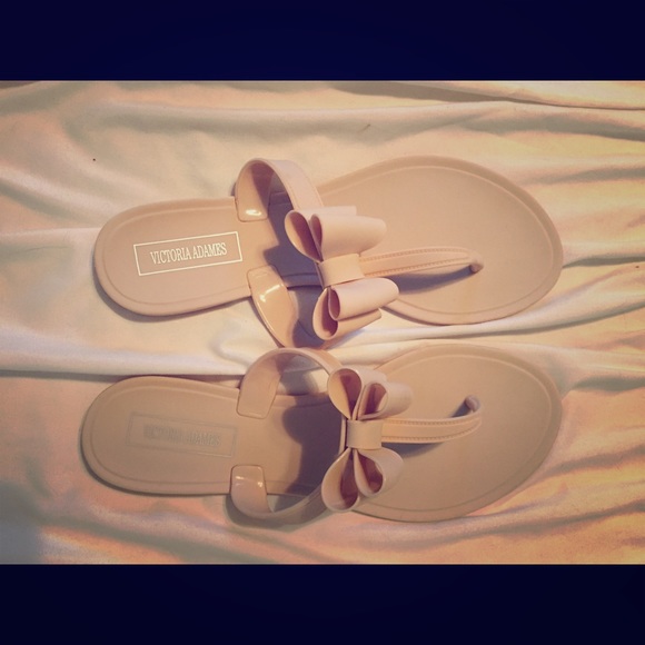 Nude bow sandals