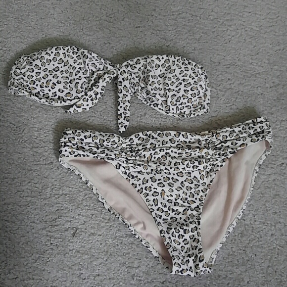 Leopard print strapless bikini