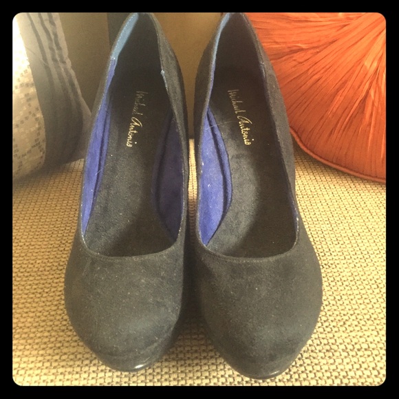 Michael Antonio Wedges size 6