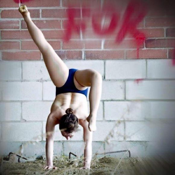 Meet your Posher, Caitlin - Picture 1 of 1