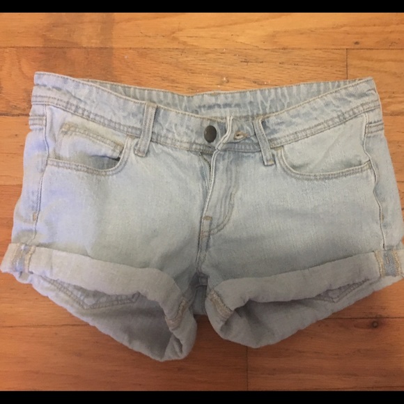 H&M Light wash shorts