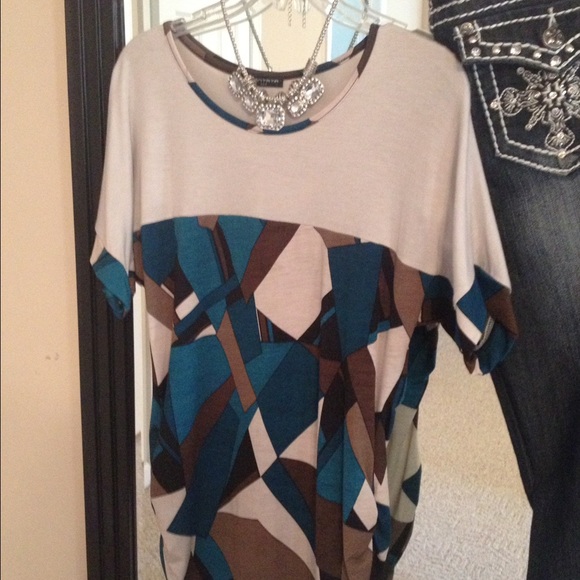 Tops - Blue and tan top medium NWOT