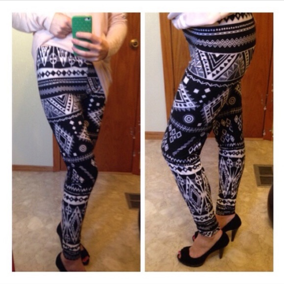 CLOSET CLOSING Aztec Print Leggings - Picture 2 of 3