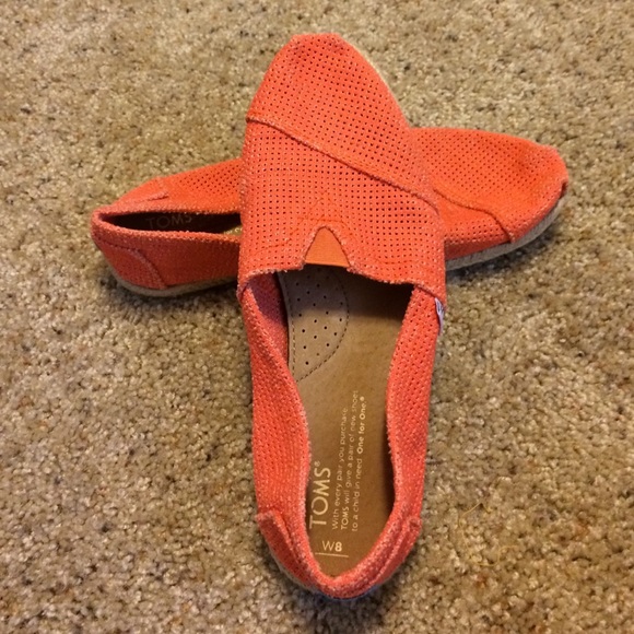 Orange toms