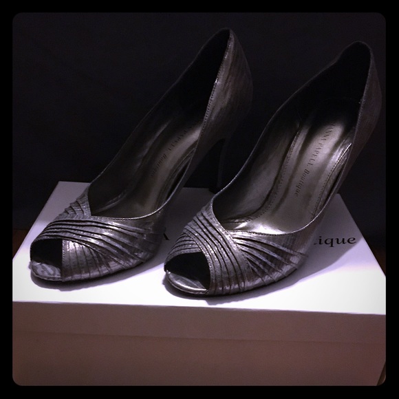 Adrianna Papell Boutique Grand Gunmetal Pumps