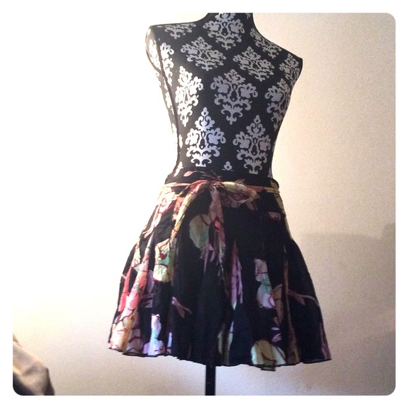 BeBe Floral Circle Skirt