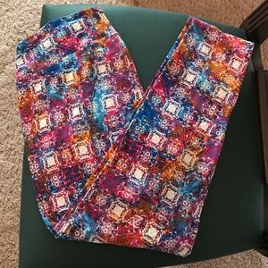 *NWT* LulaRoe TC Multicolor Leggings