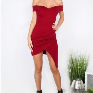 Red sweetheart off the shoulder body con dress