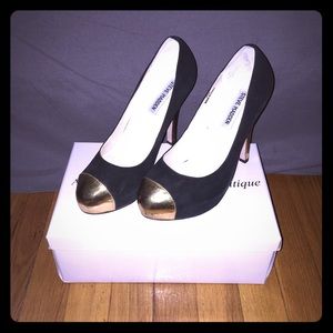 Steve Madden Gold toe Pumps