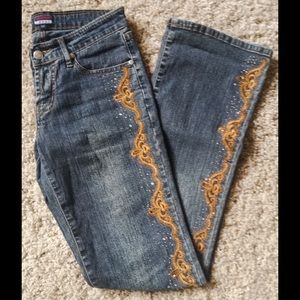 ✨✨Embroidered Rhinestone Medium Wash Jeans✨✨