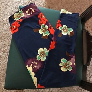 *NWT* LulaRoe TC Floral leggings