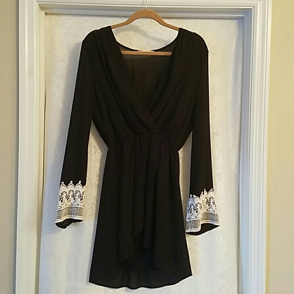 Illa Illa Tops - Illa Illa long V-neck Blouse