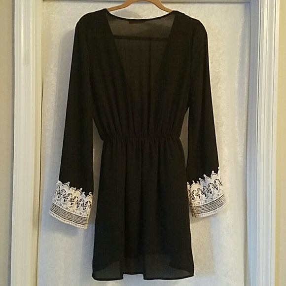 Illa Illa long V-neck Blouse - Picture 2 of 3