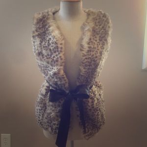 Faux fur leopard vest