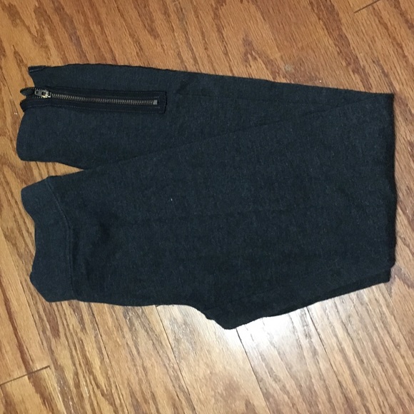 ⚡️Flash Sale⚡️Grey zipped leggings