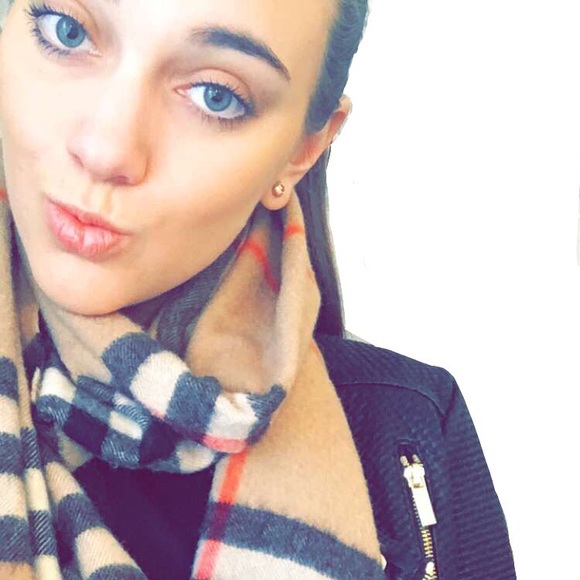 Meet your Posher, Jessica - Picture 1 of 1