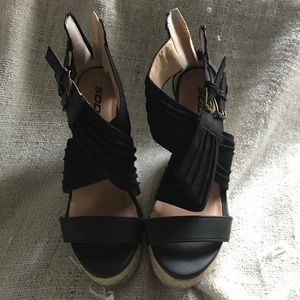 Black wedges