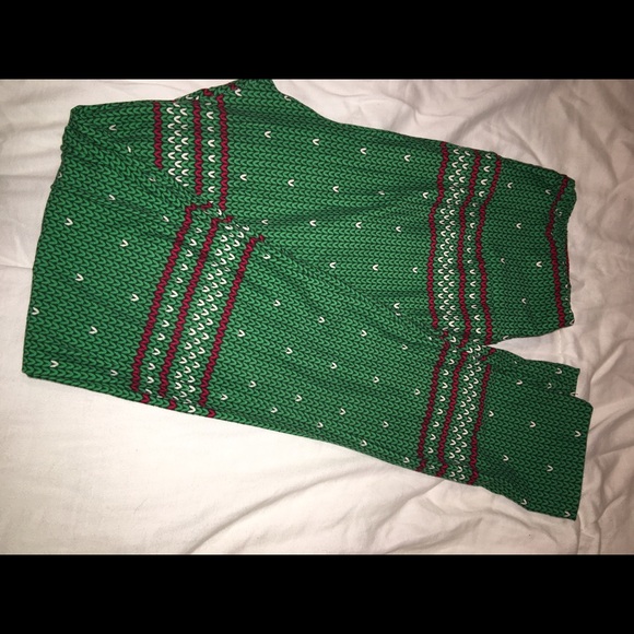 LuLaRoe one size Christmas Sweater print leggings