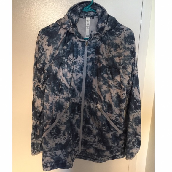 Lululemon Miss Misty II jacket size 6