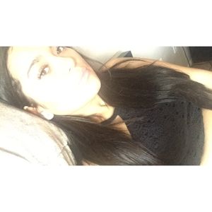 Meet your Posher, Abril