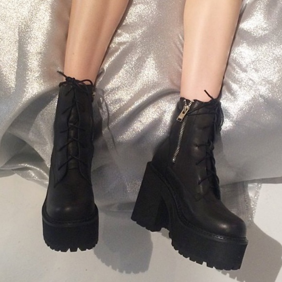 👻 UNIF CHOKE BOOTS