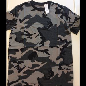 Boys Old Navy short sleeved camo tshirt 10-12, L.