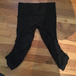 Lululemon in the flow crops