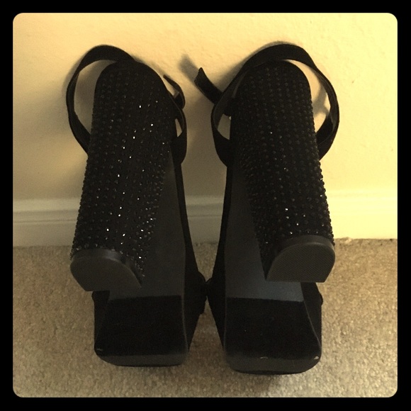 Juicy culture size 8 black heals.