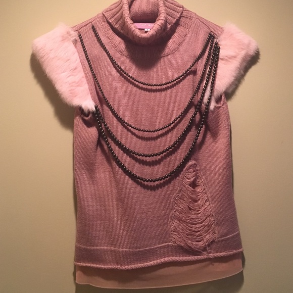 Amazing sweater. - Picture 1 of 4