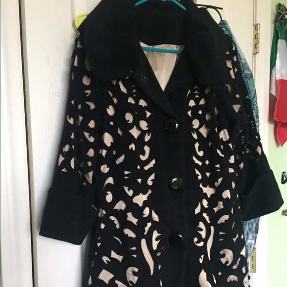Coat three halve sleeve beautiful laser cut