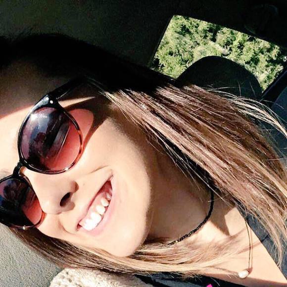 Meet your Posher, Courtney - Picture 1 of 1