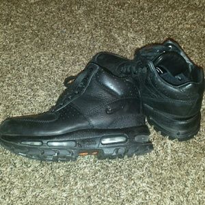 Kid nike boots...just in time for the WINTER!