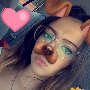 Meet your Posher, Genevieve