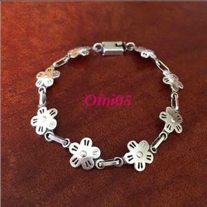 Cute Sterling Silver Flower Bracelet