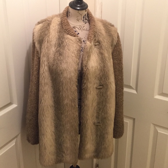 Beautiful fur coat - Picture 1 of 4