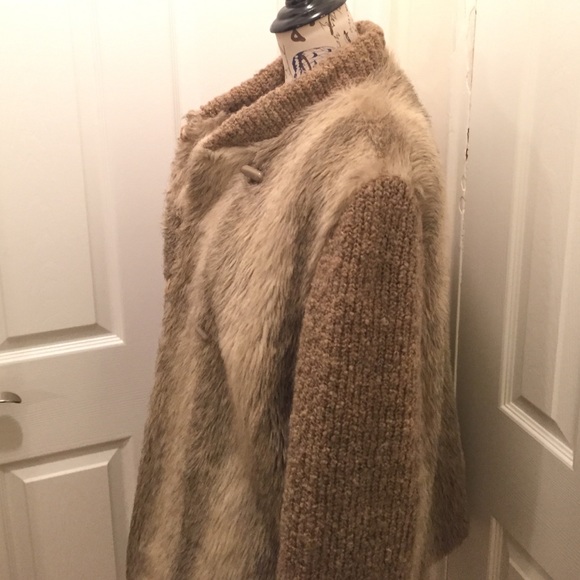 Beautiful fur coat - Picture 2 of 4