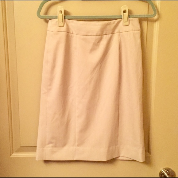 White House Black Market pleated pencil skirt