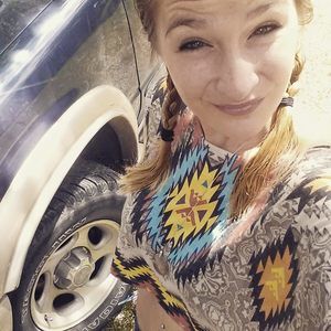 Meet your Posher, Tia