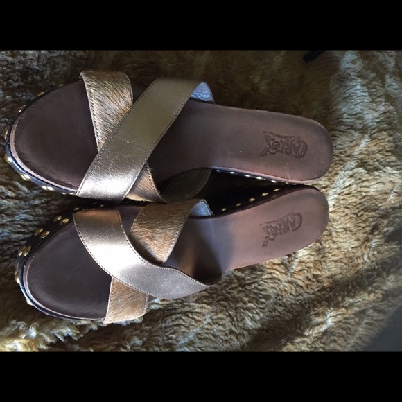 Carlos Santana wedge heels