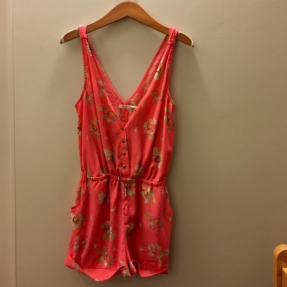 Floral Romper with pockets!