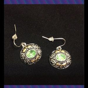 Peridot colored earrings. NWOT
