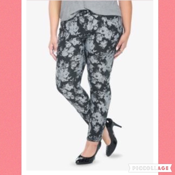 Torrid Denim - Torrid Floral Print Grey Skinny Jeans!