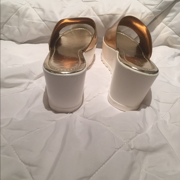 Gold wedge slides - Picture 3 of 3