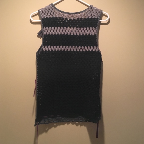 Party top. - Picture 4 of 4