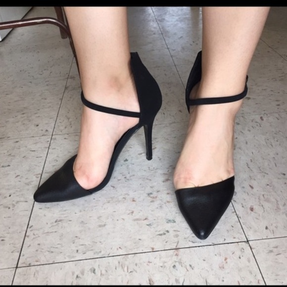 Aldo Shoes - ❗️SALE❗️Aldo Black Pointy Pumps