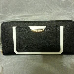 Henri Bendel Flatiron Slim Zip Continental Wallet