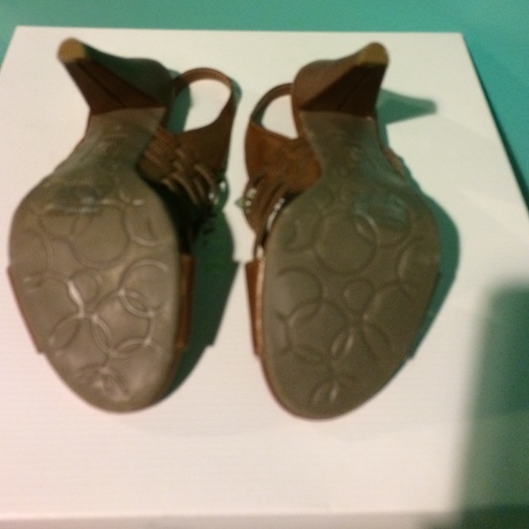 Never worn! - Picture 3 of 3