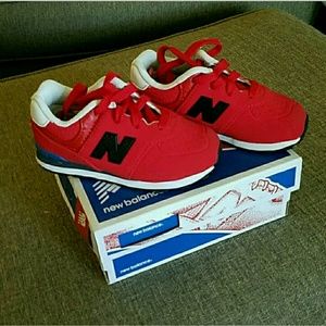 NIB red new balance sneakers gymshoes 8 toddler
