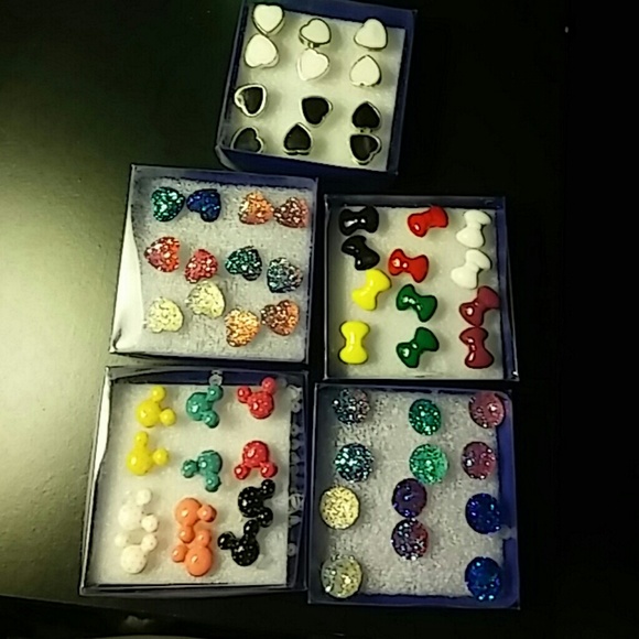 Girls stud earings.
